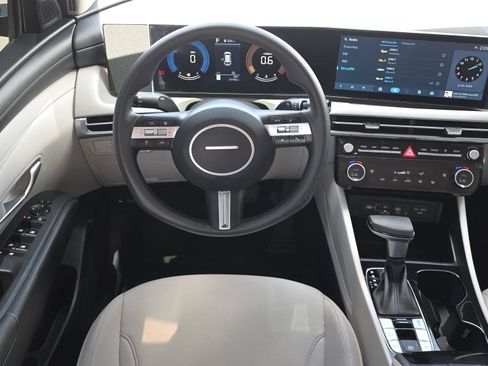 Used 2025 Hyundai Tucson SEL FWD image 8