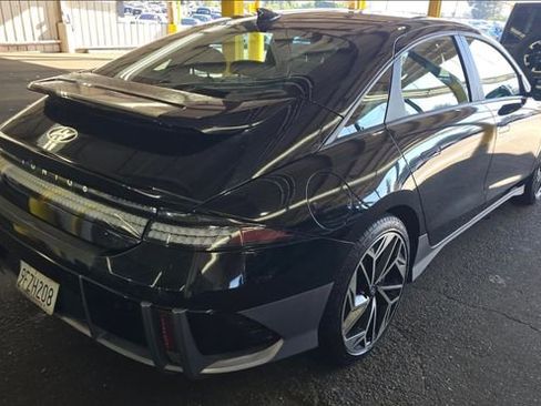 Used 2023 Hyundai Ioniq 6 SEL image 2