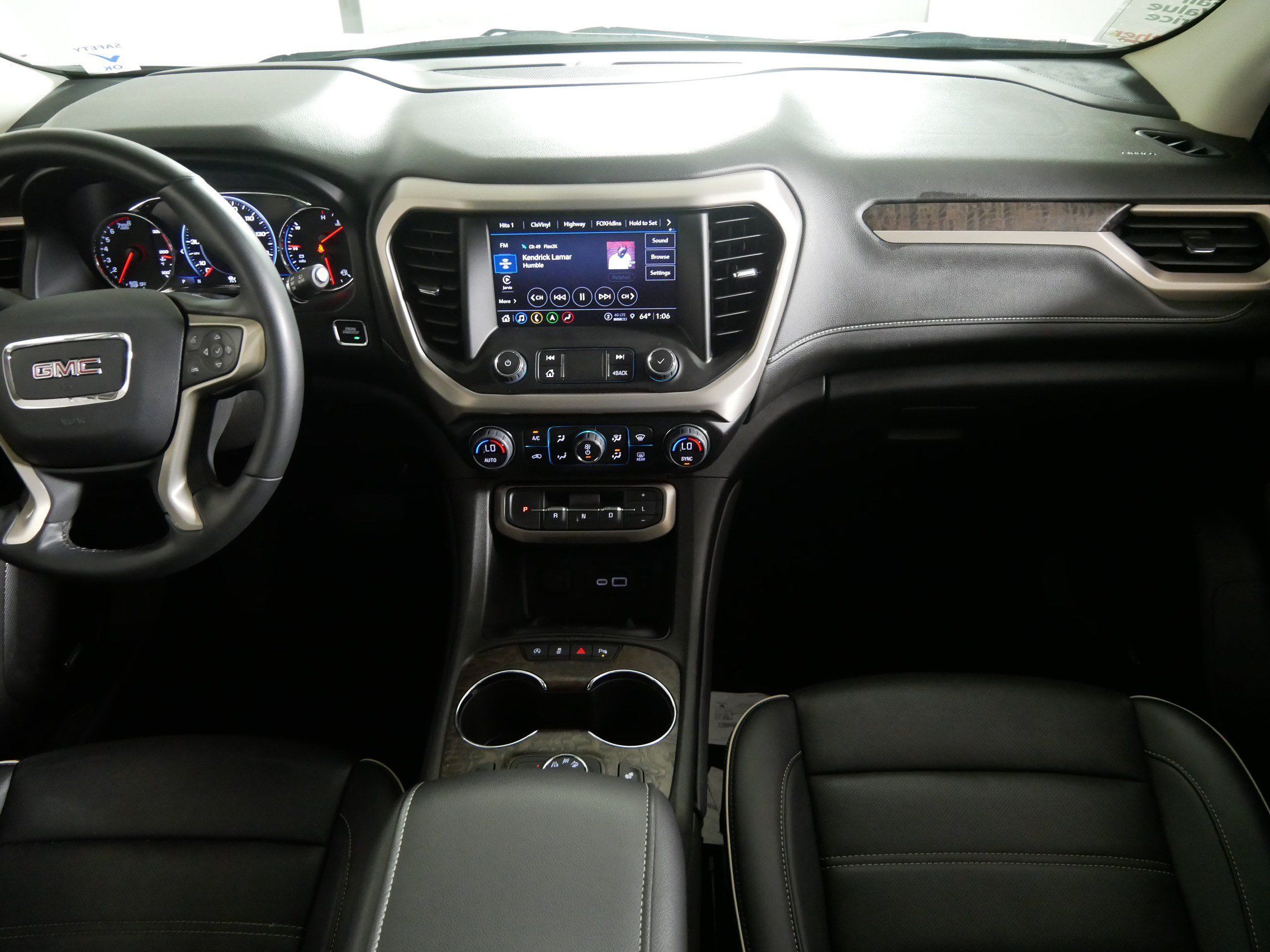 Used 2023 GMC Acadia Denali w/ Denali Ultimate Package AWD/4WD image 10