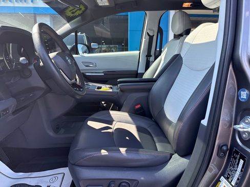 Used 2021 Toyota Sienna XSE image 11