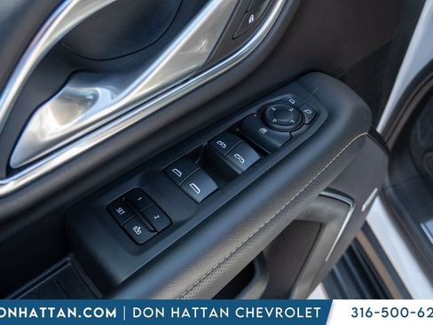 Used 2024 GMC Yukon XL SLT AWD/4WD image 14