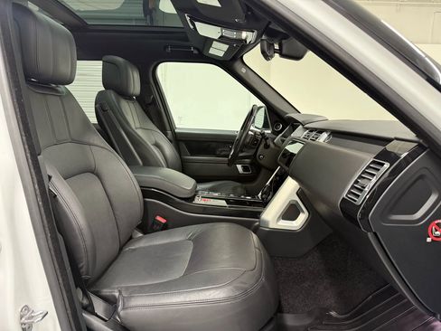 Used 2018 Land Rover Range Rover HSE image 12