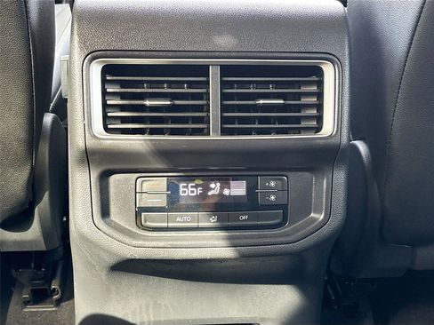 Used 2025 Volkswagen Atlas SE FWD image 24
