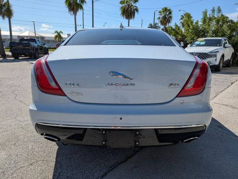 Used 2017 Jaguar XJ L Portfolio RWD image 9