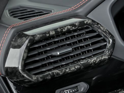 Used 2019 Lamborghini Urus image 30