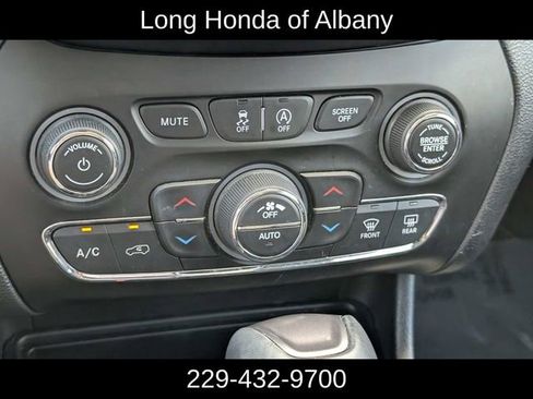 Used 2020 Jeep Cherokee Limited w/ Technology Group AWD/4WD image 25