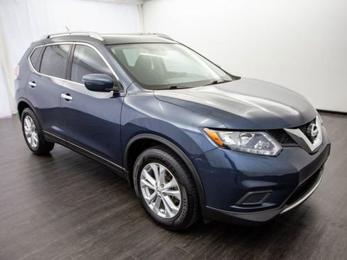 Used 2016 Nissan Rogue SV image 2