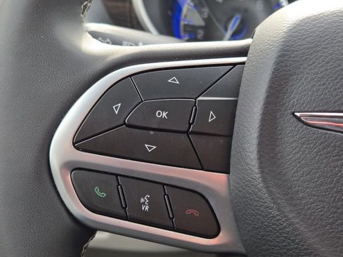 Used 2024 Chrysler Pacifica Limited FWD image 28
