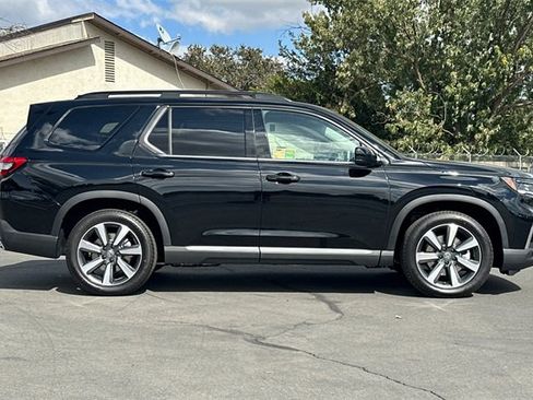 New 2025 Honda Pilot Touring image 3