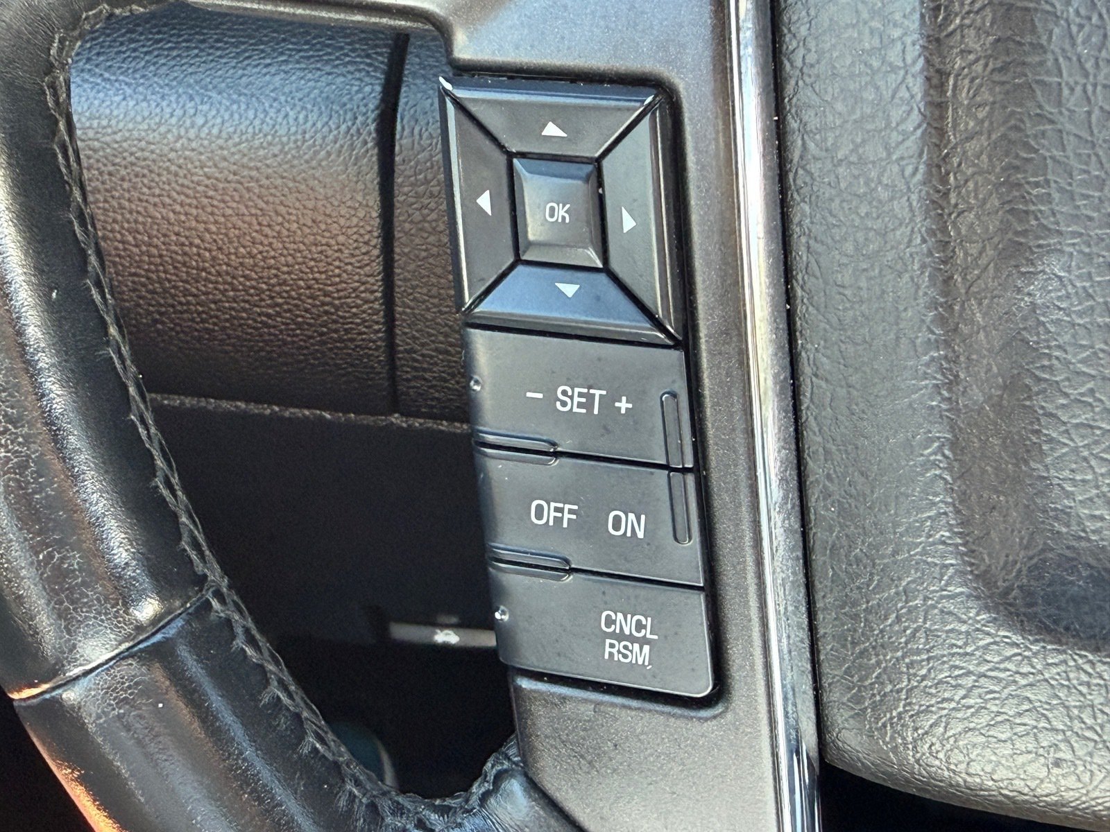 Used 2017 Lincoln Navigator L Select RWD image 34