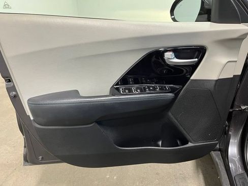 Used 2018 Kia Niro EX FWD image 20