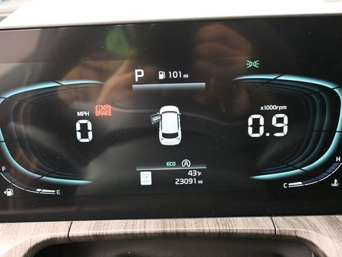 Used 2024 Kia Telluride EX w/ EX Captain's Chair Package image 40