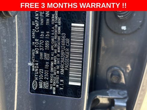 Used 2023 Hyundai Venue SEL image 24