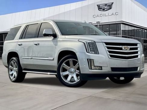 Used 2020 Cadillac Escalade Luxury image 2
