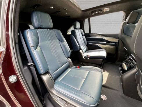 Used 2025 Cadillac Escalade IQ Luxury 2 w/ LPO, Premium Carpet Package AWD/4WD image 22