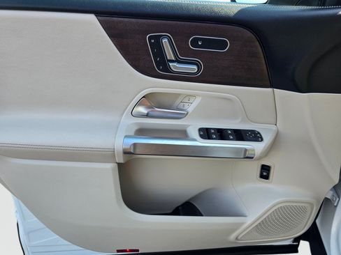Used 2020 Mercedes-Benz GLB 250 4MATIC image 35