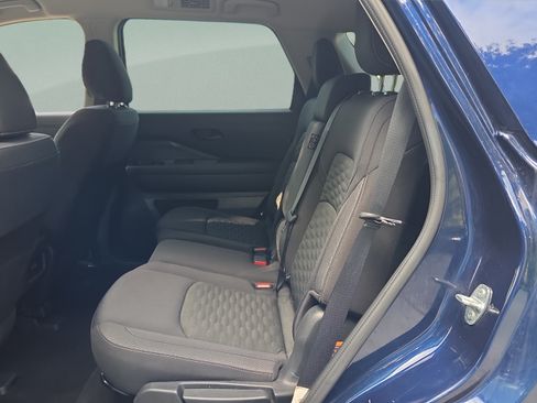 Used 2025 Nissan Pathfinder SV FWD image 10
