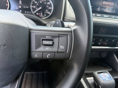 Used 2025 Nissan Rogue S FWD image 22
