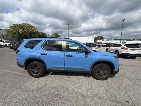 Used 2024 Honda Pilot TrailSport image 2