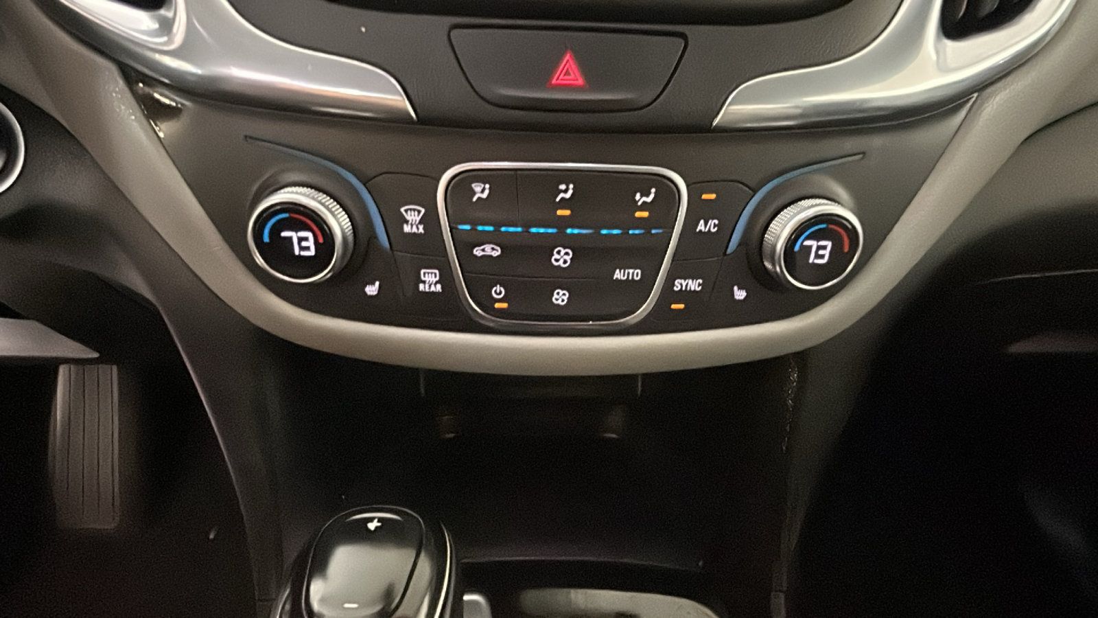 Used 2019 Chevrolet Equinox LT w/ Driver Convenience Package FWD image 27
