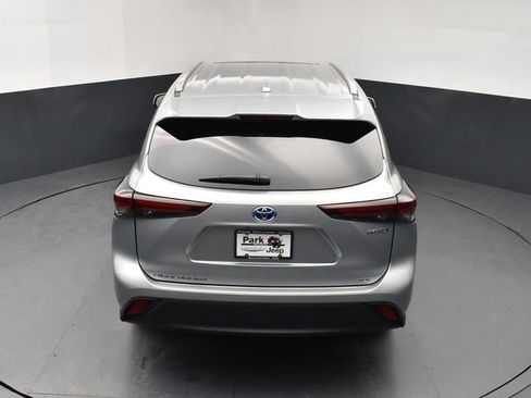 Used 2024 Toyota Highlander XLE image 17