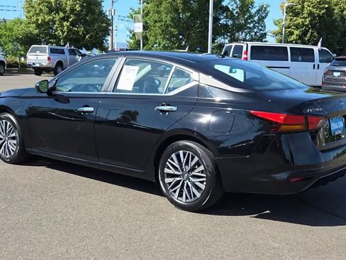 Used 2025 Nissan Altima 2.5 SV FWD image 6