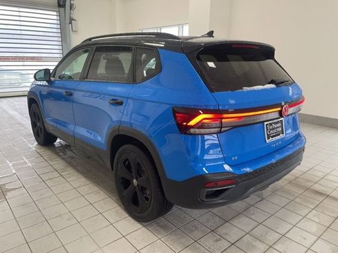 Certified 2025 Volkswagen Taos SE image 2