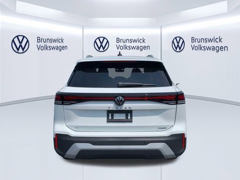 New 2026 Volkswagen Tiguan SE image 4