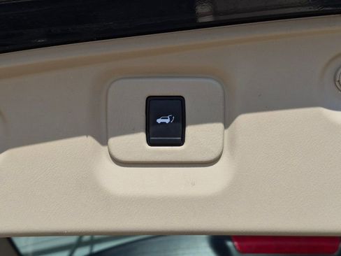 Used 2017 Nissan Pathfinder Platinum image 9