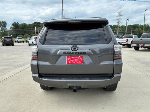 Used 2022 Toyota 4Runner SR5 AWD/4WD image 6