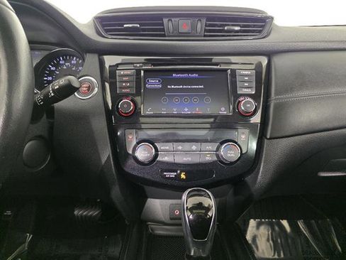 Used 2018 Nissan Rogue SL w/ Premium Package FWD image 33