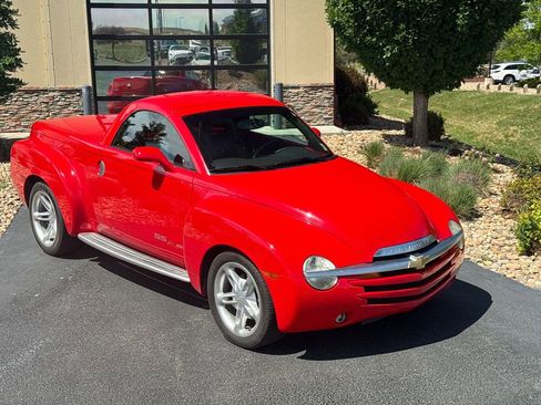 Used 2005 Chevrolet SSR w/ Preferred Equipment Group RWD image 7