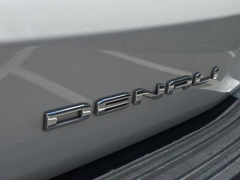 Used 2021 GMC Yukon Denali w/ Denali Premium Package RWD image 9