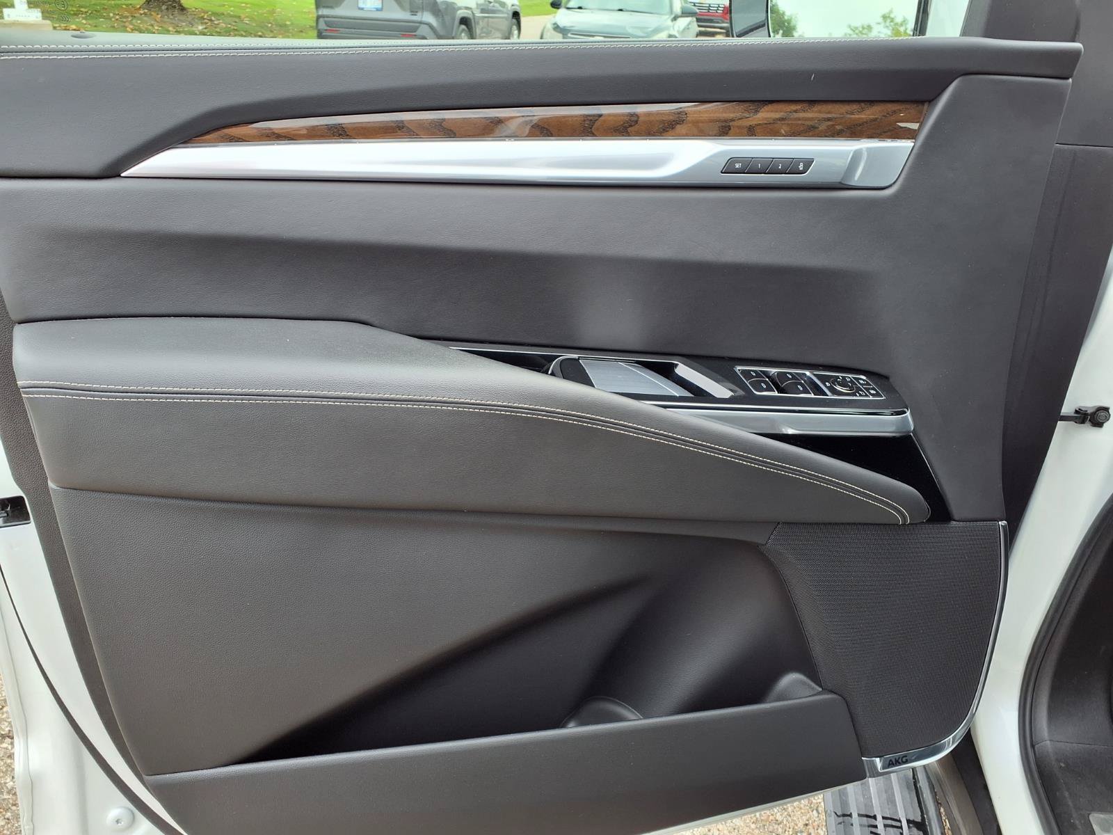 Used 2025 Cadillac Escalade Premium Luxury Platinum w/ LPO, Floor Liner Package AWD/4WD image 14