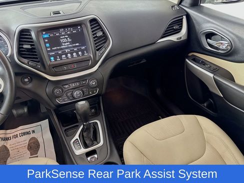 Used 2017 Jeep Cherokee Latitude w/ Comfort/Convenience Group image 30