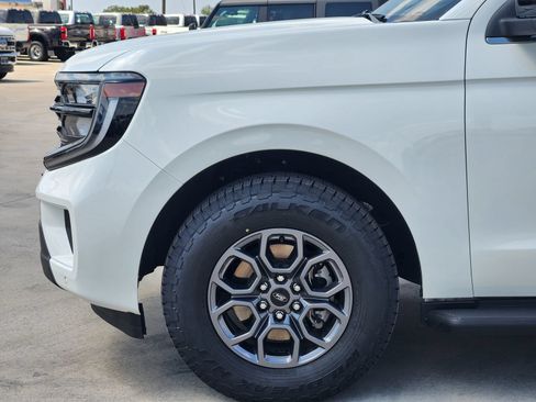 Certified 2025 Ford Expedition Active AWD/4WD image 12