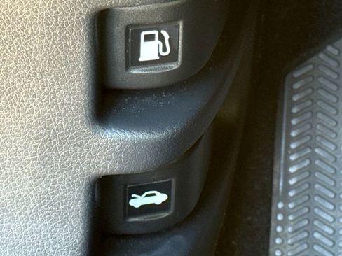 Used 2018 Honda CR-V LX image 28