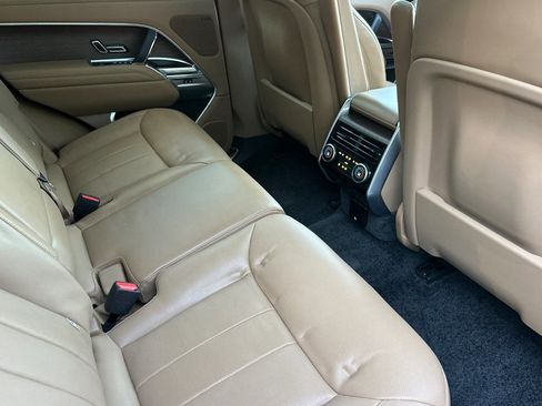 Used 2025 Land Rover Range Rover SE image 31