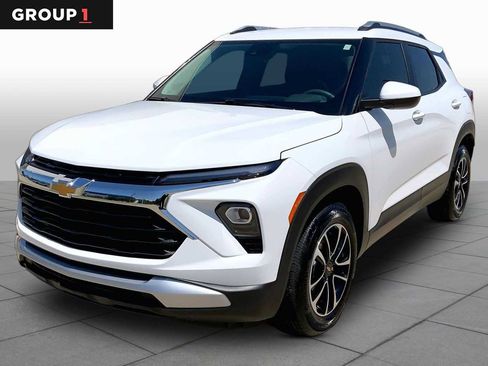 Used 2026 Chevrolet TrailBlazer LT w/ Convenience Package FWD image 1