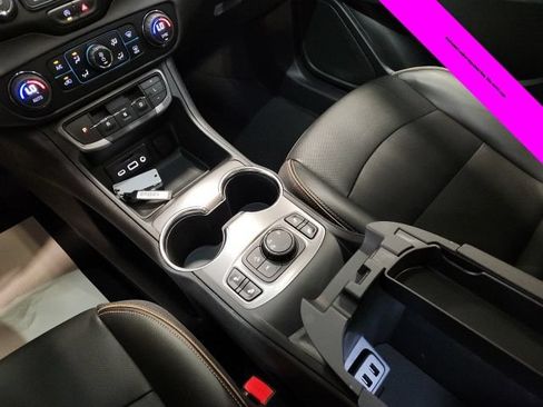 Used 2024 GMC Terrain AT4 AWD/4WD image 17