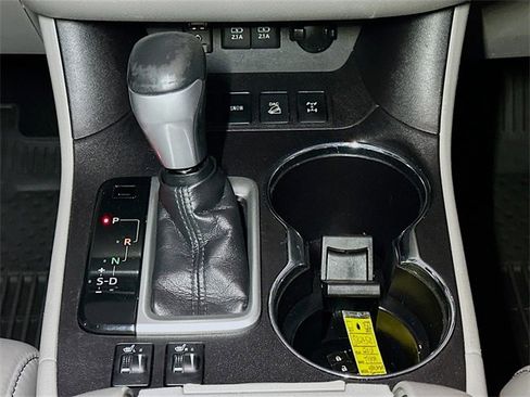 Used 2018 Toyota Highlander XLE image 14