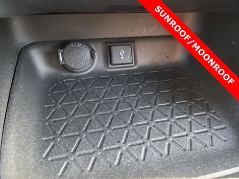 Used 2020 Toyota RAV4 XLE image 21