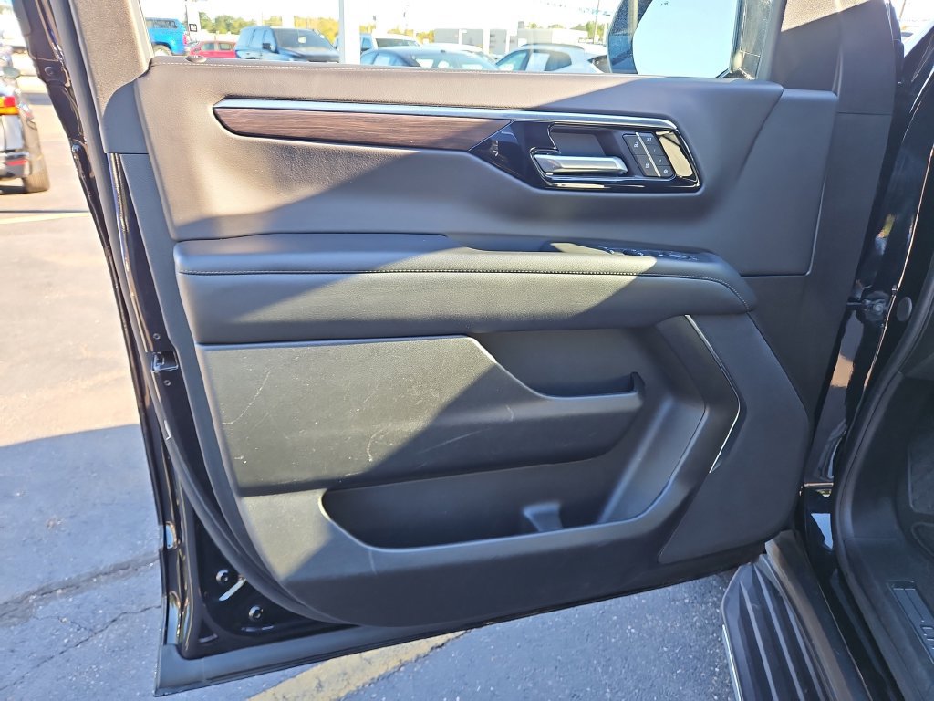 Used 2025 Chevrolet Tahoe LT AWD/4WD image 21