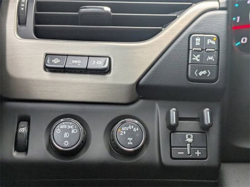 Used 2019 GMC Yukon XL Denali w/ Denali Ultimate Package image 30