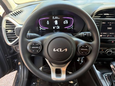 Used 2025 Kia Soul LX w/ LX Technology Package FWD image 25