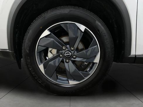 Certified 2025 Nissan Rogue SV image 12