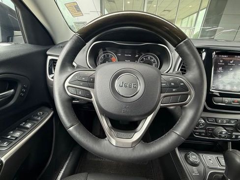 Used 2019 Jeep Cherokee Overland AWD/4WD image 24