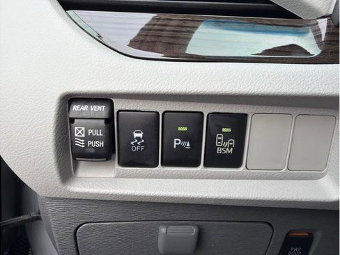 Used 2015 Toyota Sienna XLE Premium image 23