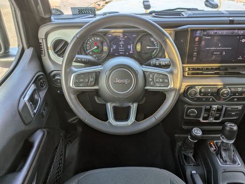 Used 2024 Jeep Wrangler Unlimited Sahara image 27