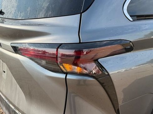 Used 2026 Toyota Sienna XLE FWD image 13